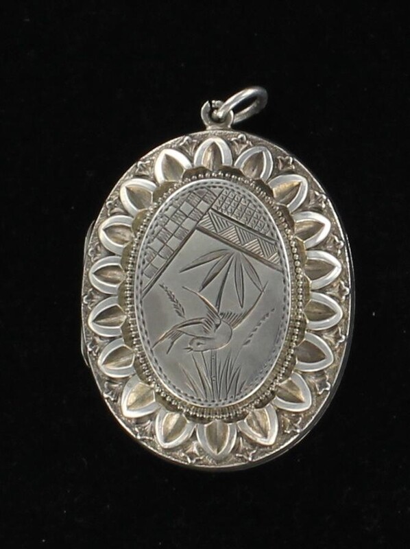 STERLING SILVER VICTORIAN LOCKET