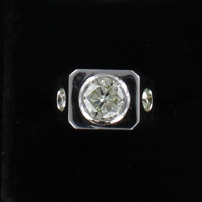 14KTW 3.06 CT ROUND BRILLIANT CENTER DIAMOND WITH 1.01 CT TW SIDE DIAMOND RING
