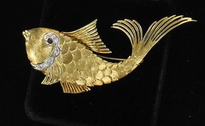 18KTY FISH PIN WITH RUBY EYE