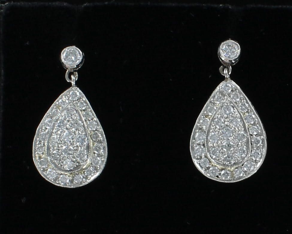 PLATINUM 1.70 CT TW ROUND BRILLIANT DIAMOND DANGLE EARRINGS