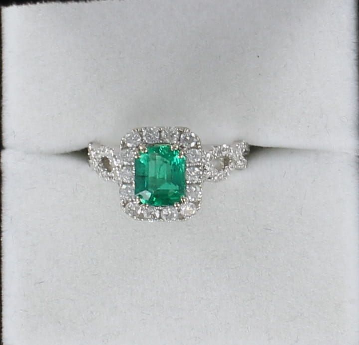 14KTW APX 1.0 CT EMERALD AND 1.0 CT TW DIAMOND RING