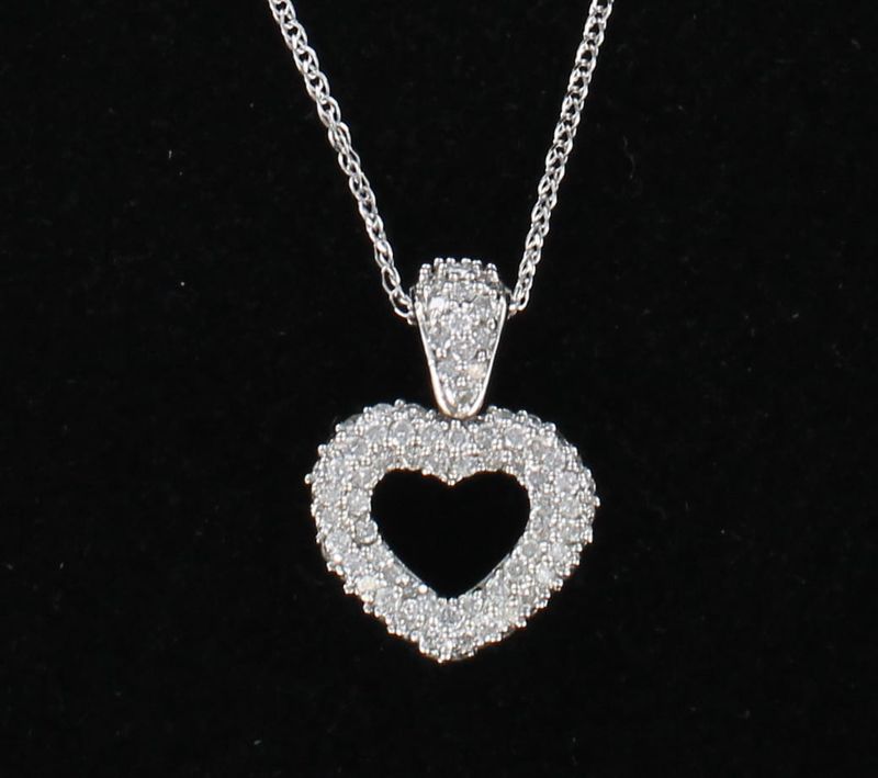 14KTW 1.5 CT TW ROUND BRILLIANT PAVE SET DIAMOND HEART PENDANT