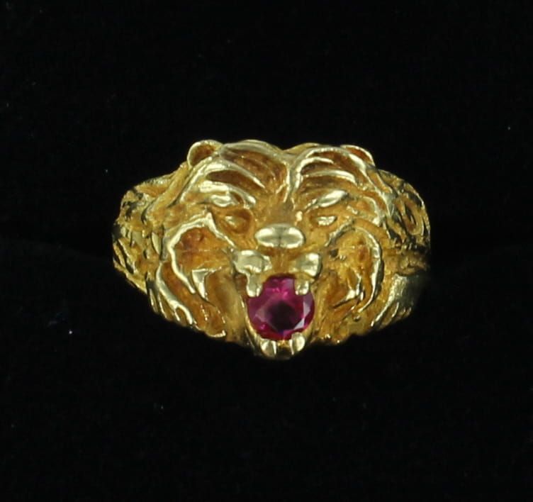18KTY LION RING WITH RUBY