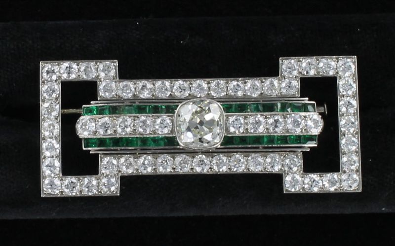PLATINUM ART DECO 2.54 CT OLD EUROPEAN CUT CENTER DIAMOND WITH EMERALDS AND DIAMONDS PIN
