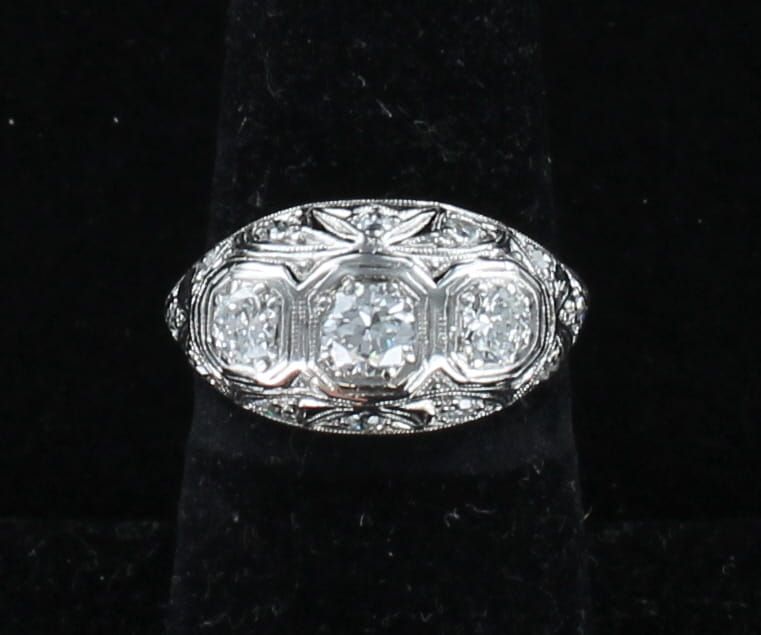 PLATINUM DIAMOND FILAGREE RING, CA 1920