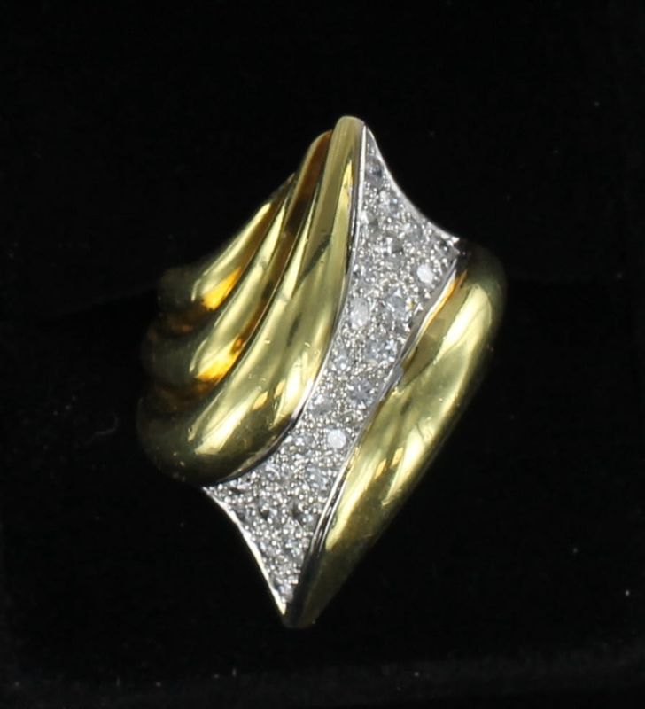 18KTY1.80 CT TW ROUND BRILLIANT DIAMOND RING