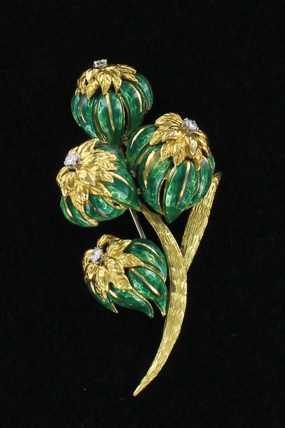 18KTY ENAMEL WITH DIAMOND PIN