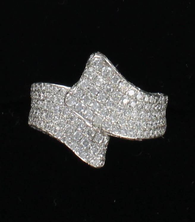 18KTW 3.75 CT TW ROUND BRILLIANT DIAMOND RING
