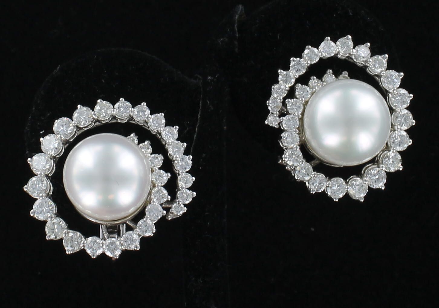 18KTW 5.0 CT TW ROUND BRILLIANT DIAMOND WITH 13.0 MM SOUTH SEA PEARL EARRINGS