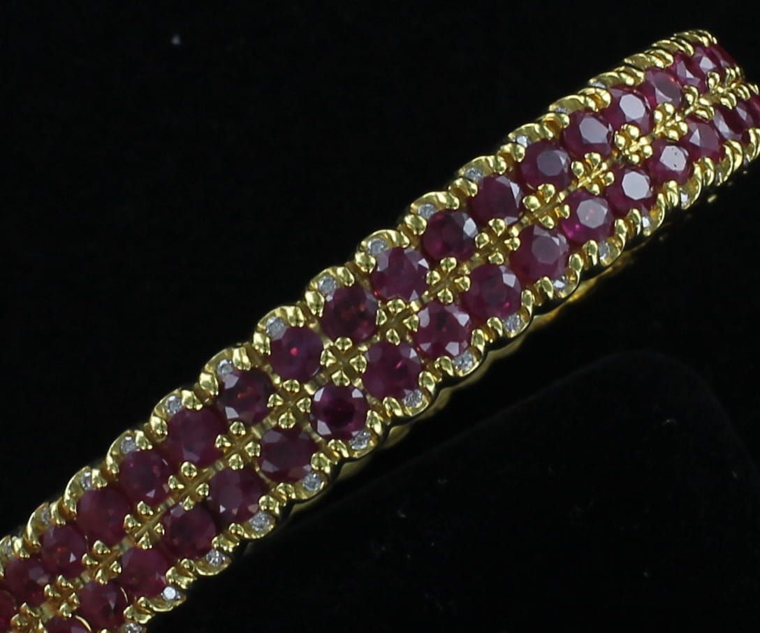14KTY 20.55 CT TW RUBY BANGLE BRACELET