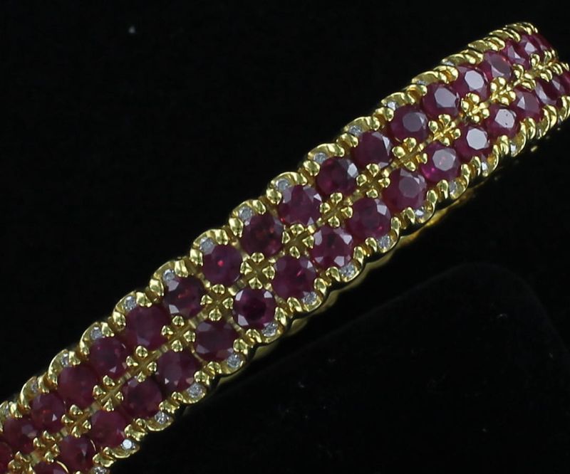 14KTY 20.55 CT TW RUBY BANGLE BRACELET