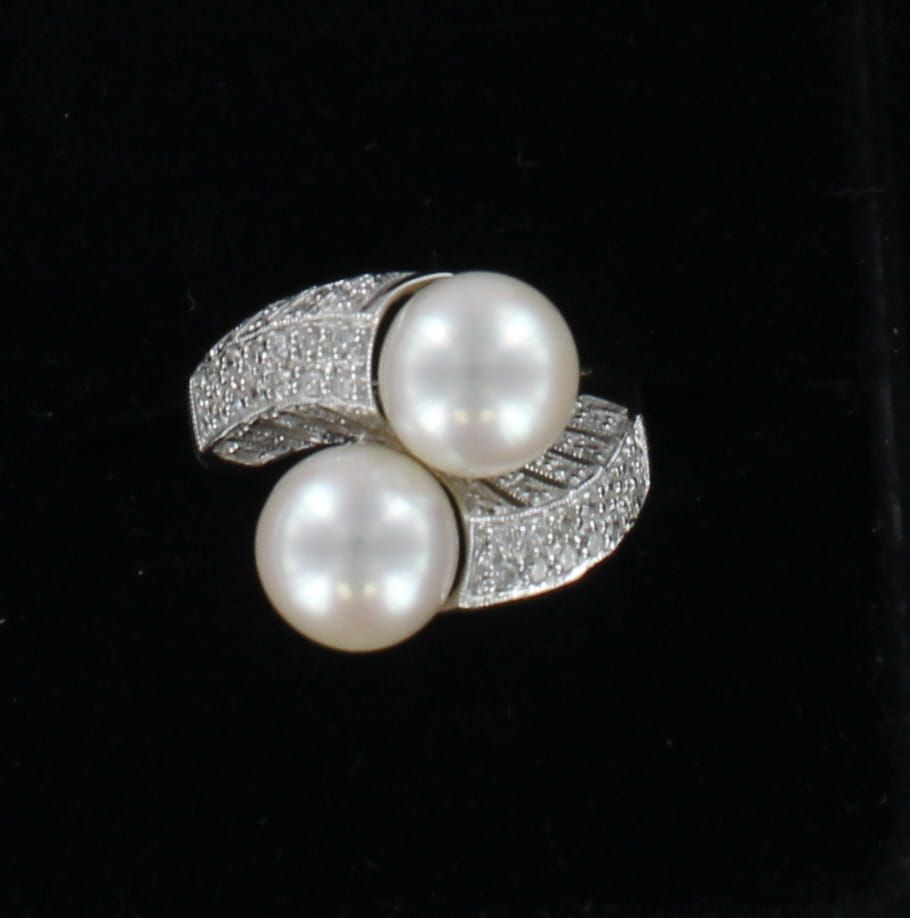 18KTW PEARL AND DIAMOND RING