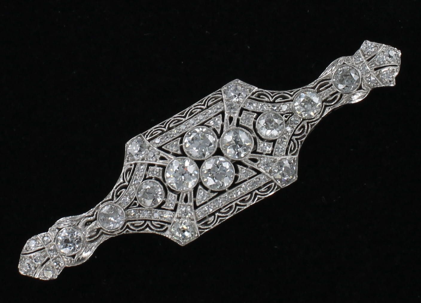 PLATINUM 5.10 CT TW OLD MINE CUT DIAMOND PIN, CA 1920