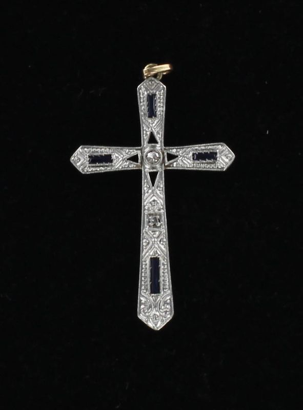 18KT/PLATINUM SAPPHIRE CROSS, CA 1900