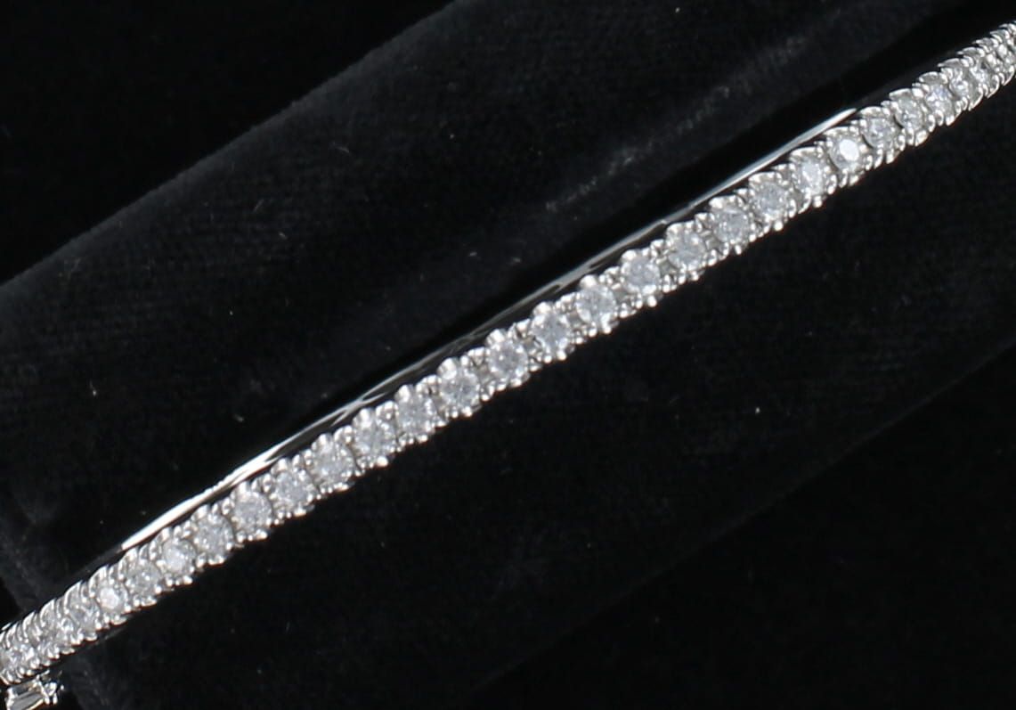 14KTW .80 CT TW ROUND DIAMOND BANGLE BRACELET