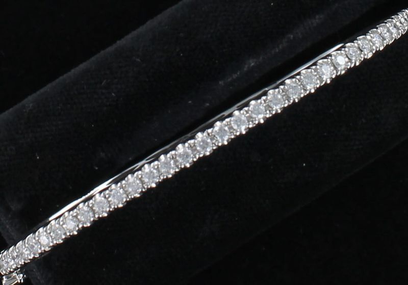 14KTW .80 CT TW ROUND DIAMOND BANGLE BRACELET