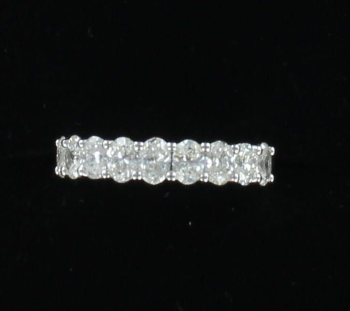 18KTW 1.34 CT TW OVAL BRILLIANT DIAMOND BAND