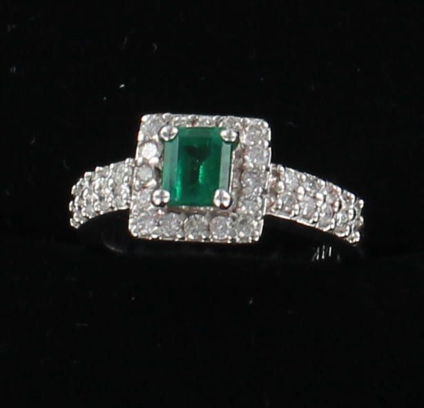 14KTW .53 CT EMERALD WITH DIAMOND RING