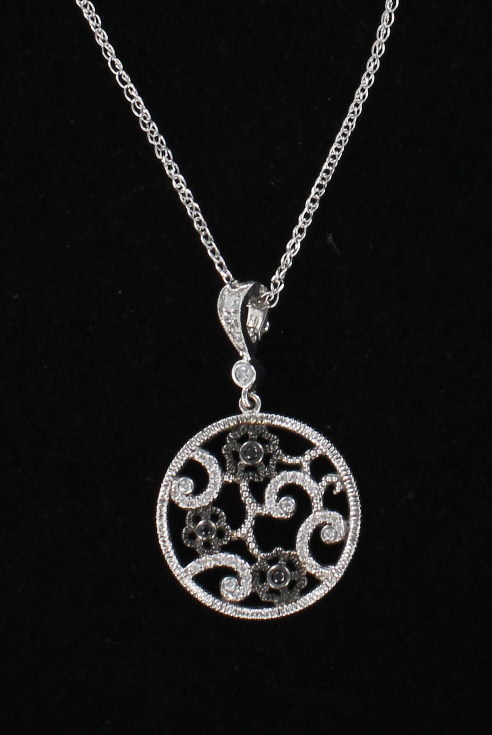 18KTW BLACK AND WHITE DIAMOND PENDANT