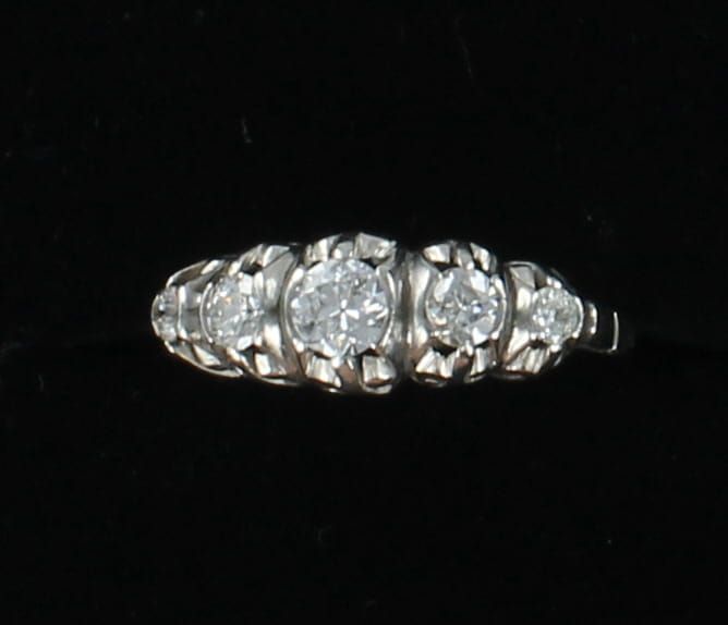 18KTW 1.0 CT TW DIAMOND BAND, CA 1920