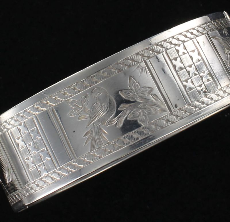 STERLING SILVER VICTORIAN ENGRAVED BANGLE BRACELET