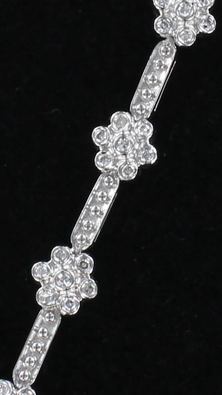 18KTW 1.54 CT TW DIAMOND FLOWER BRACELET