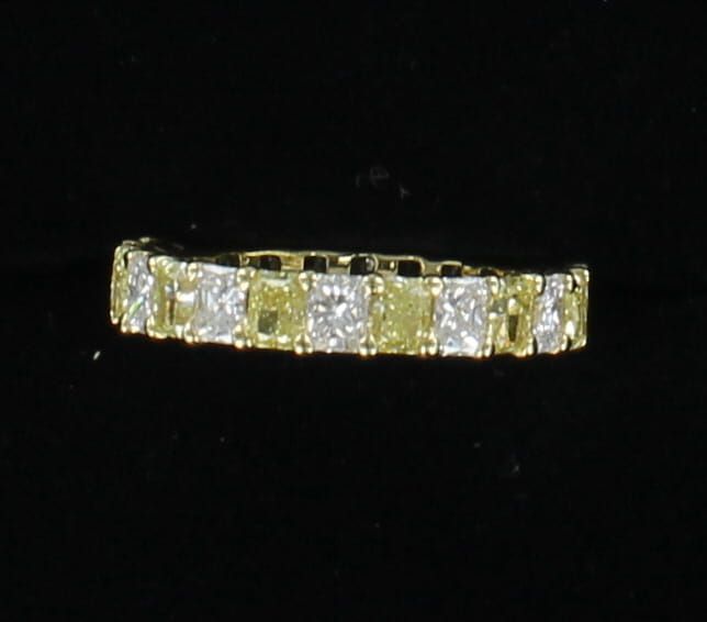 18KTY 3.10 CT TW RADIANT CUT WHITE AND FANCY YELLOW DIAMOND ETERNITY RING, SZ 6