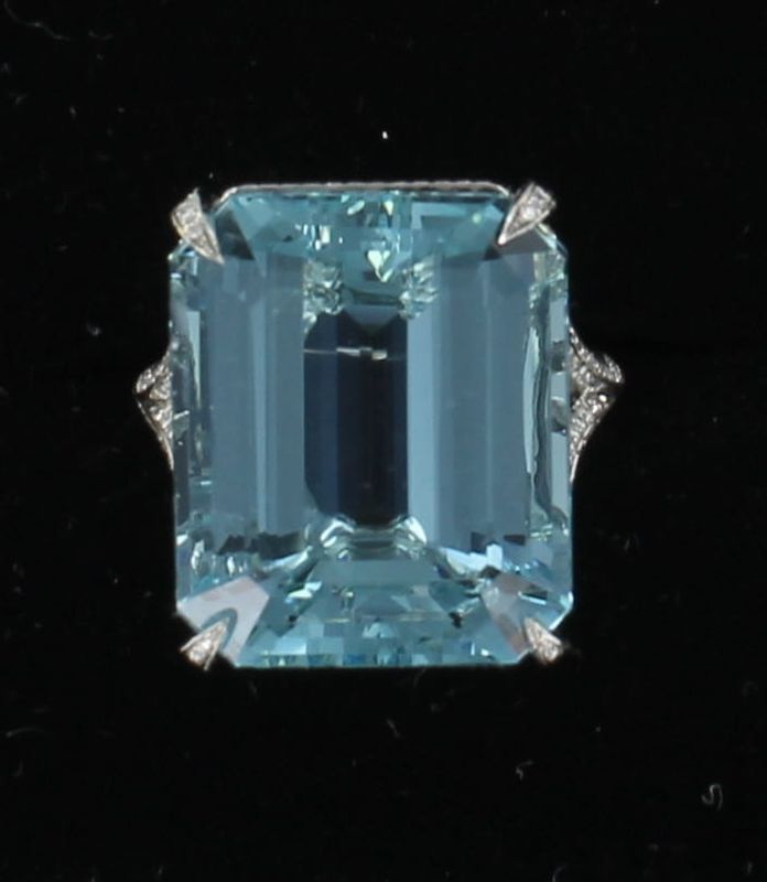 PLATINUM 25.0 CT AQUAMARINE WITH DIAMOND RING