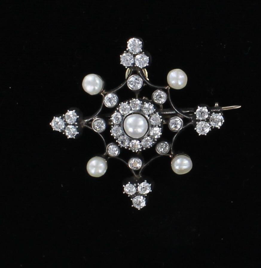 ANTIQUE DIAMOND AND PEARL PIN CIRCA 1900