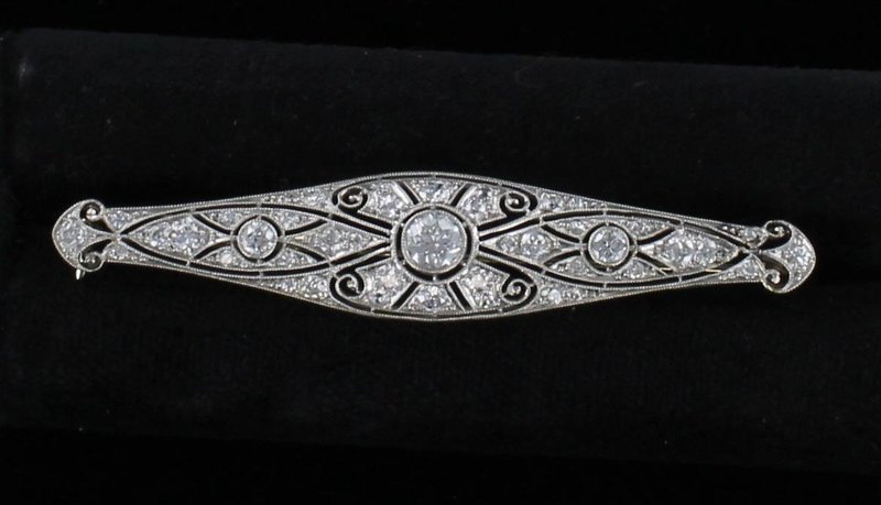 PLATINUM DIAMOND FILAGREE PIN CIRCA 1920 PLATINUM DIAMOND FILAGREE PIN CIRCA 1920