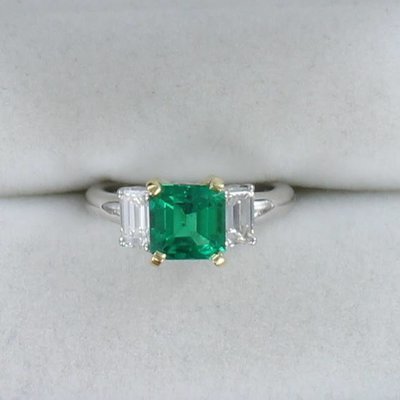 18KT/PLATINUM EMERALD AND DIAMOND RING 18KT/PLATINUM EMERALD AND DIAMOND RING
