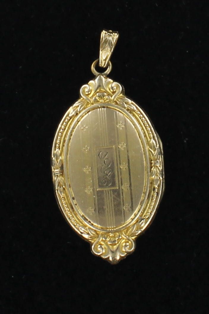 GOLD-FILLED OVAL LOCKET