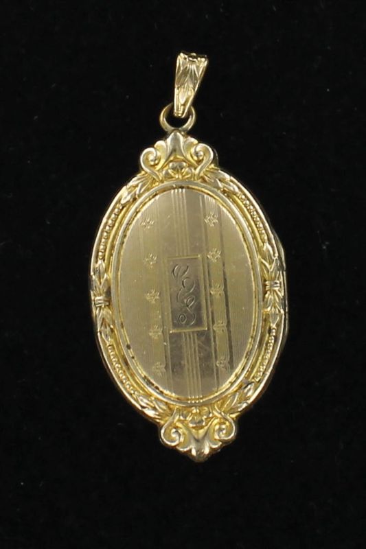 GOLD-FILLED OVAL LOCKET