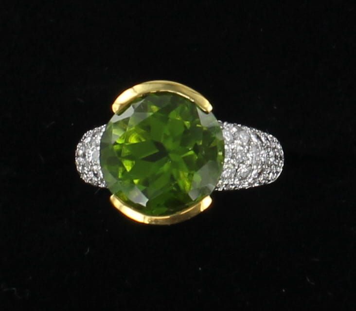 18KT/T PERIDOT WITH DIAMOND RING