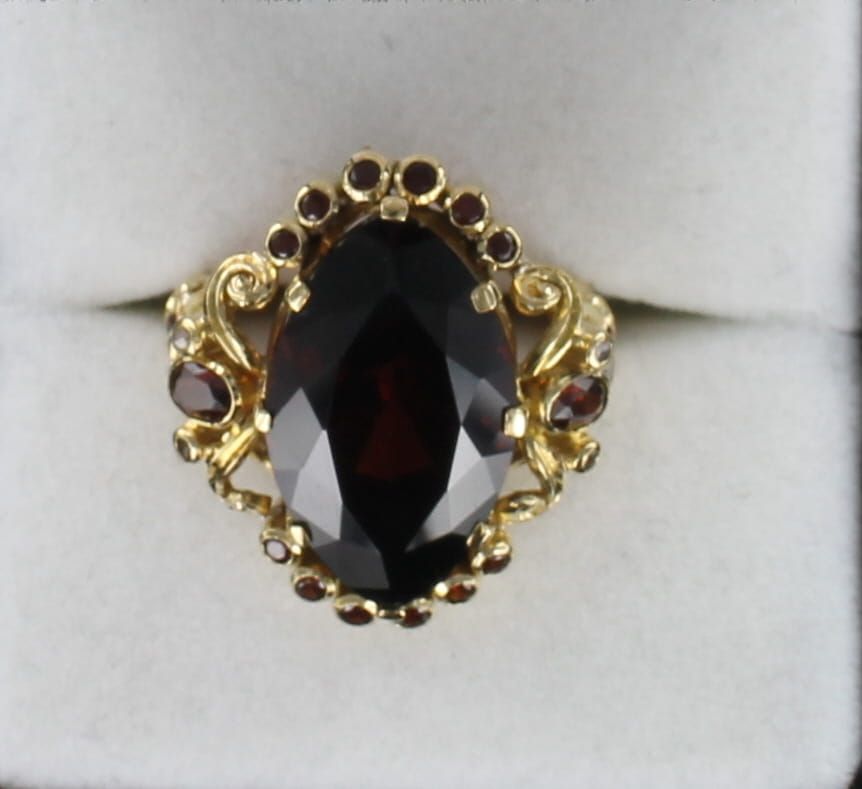 14KTY GARNET RING