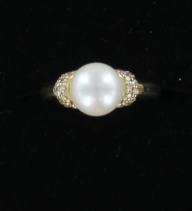 14KTY PEARL WITH DIAMOND RING