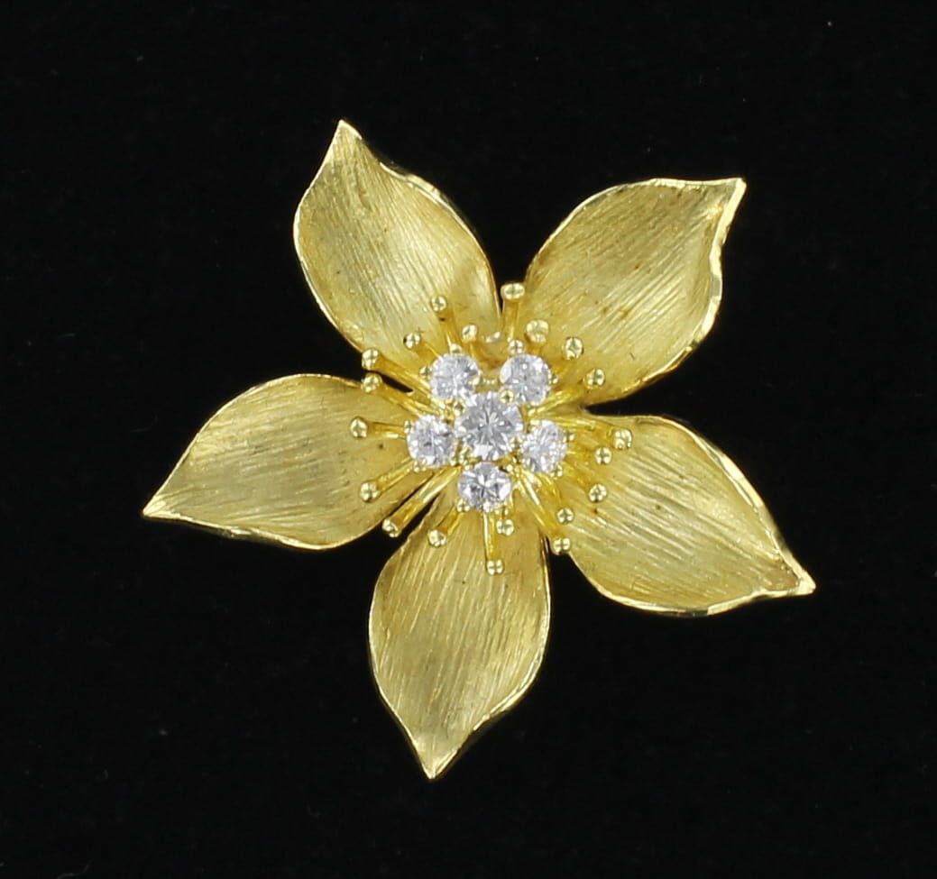 18KTY DIAMOND FLOWER PIN