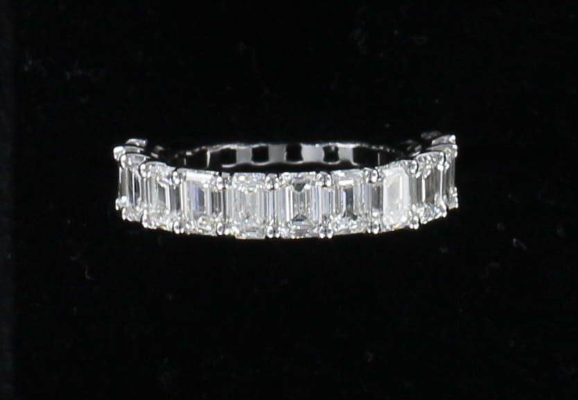 14KTW EMERALD CUT DIAMOND ETERNITY BAND, SZ 6