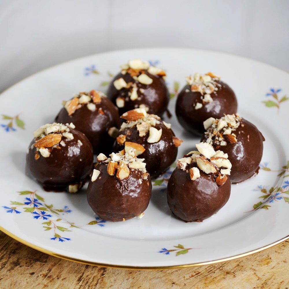 Bolitas de chocolate, licor y
almendras
