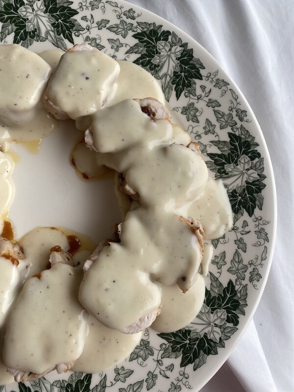 Rollito de pavo relleno de espinacas y tomate seco