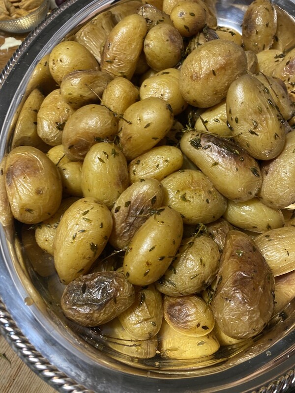 Patatas al horno con ajitos y romero