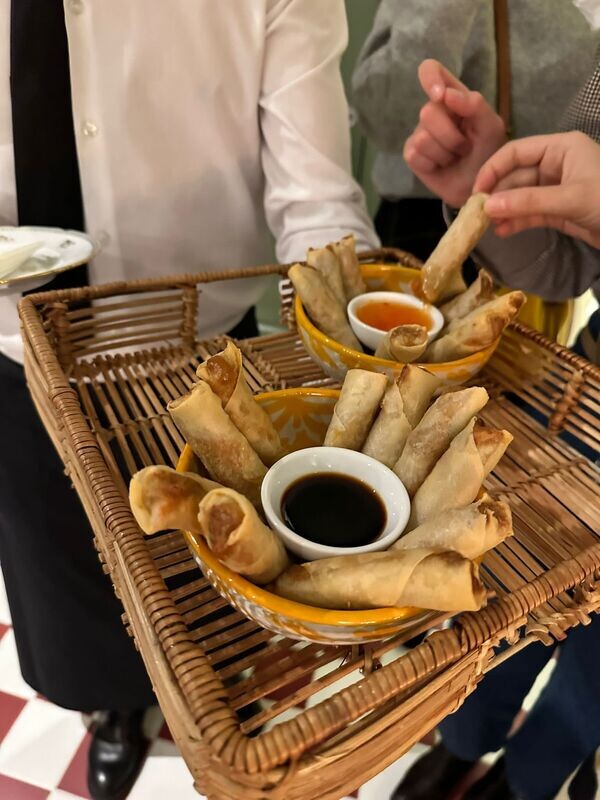 Rollitos filipinos con salsa agridulce