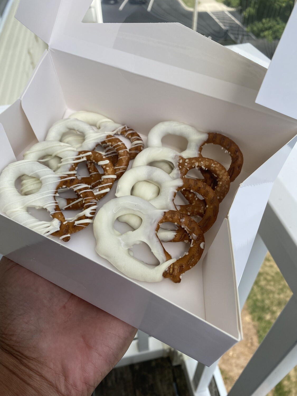 White Chocolate Pretzels w/drizzle