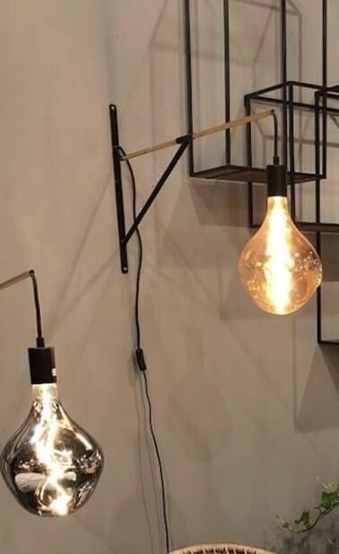 Lampe murale : potence sans ampoule