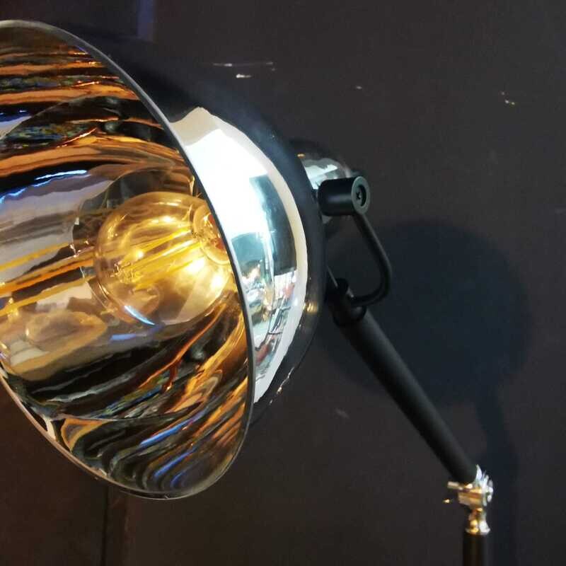 Lampadaire noir et verre chromé