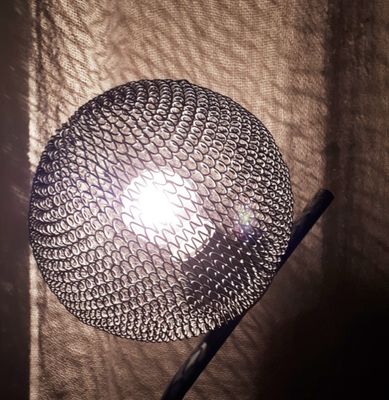 Lampe à Suspension métal tissé noir et tige métal noir