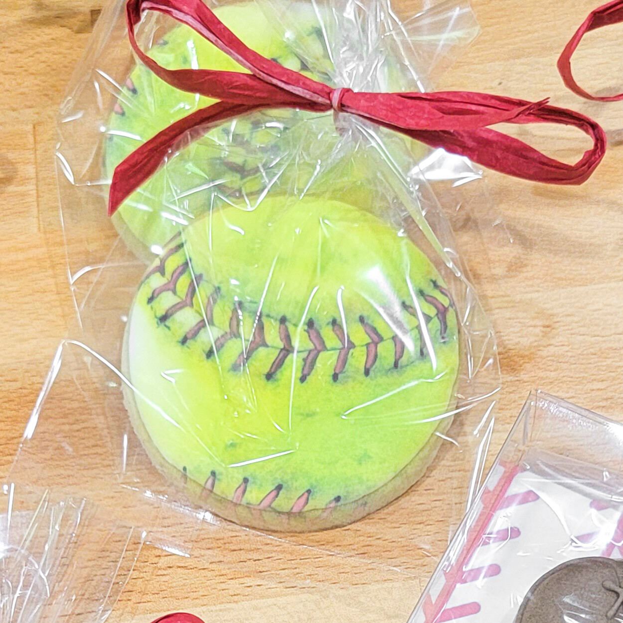 SOFTBALL SINGLES