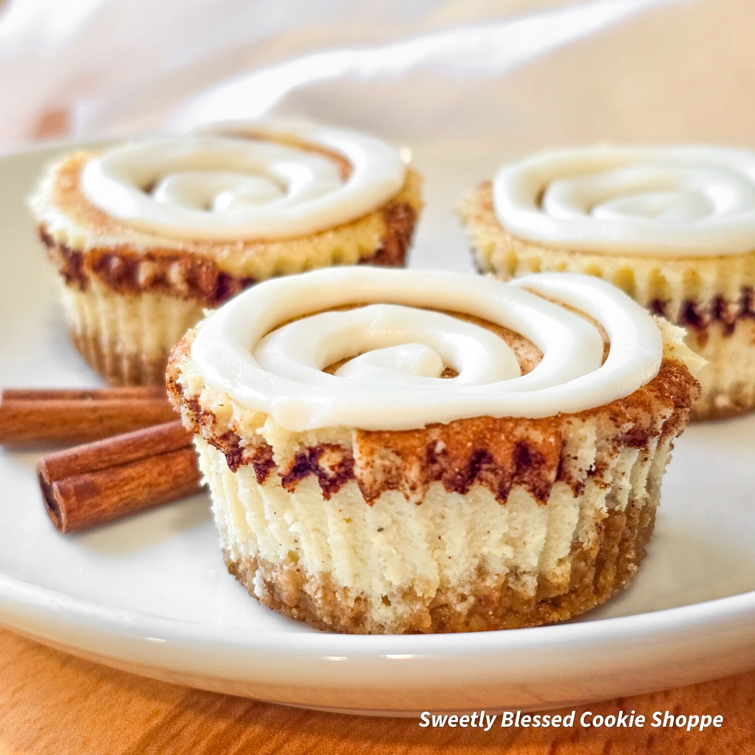 Cinnamon Roll Sensation Mini Cheesecake