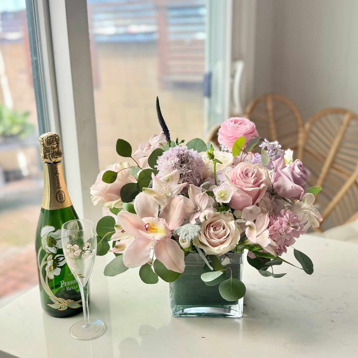 Low &amp; Lush - Chic pastel Medium