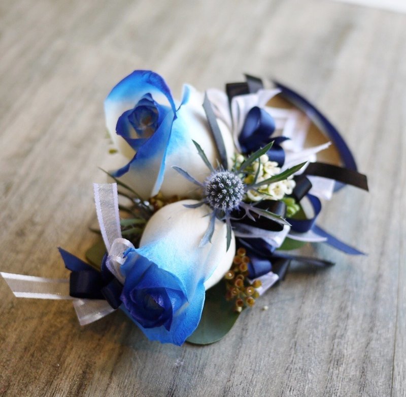 Color Rose corsage